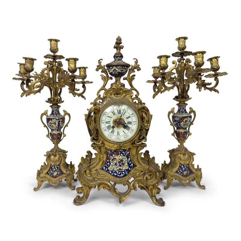 Franceschi, Trittico in bronzo dorato e smalti policromi con pendola e candelabri, seconda metà d...
