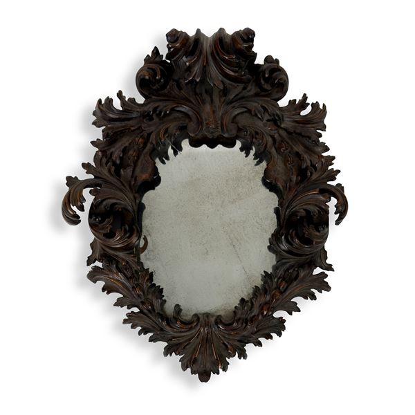 Specchiera di noce di forma ovale, XIX secolo