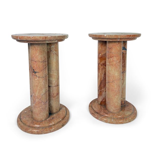 Coppia di basi in marmo rosa con sostegno trilobato