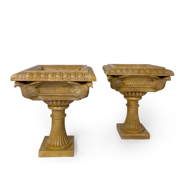 Coppia di vasche quadrangolari in marmo giallo