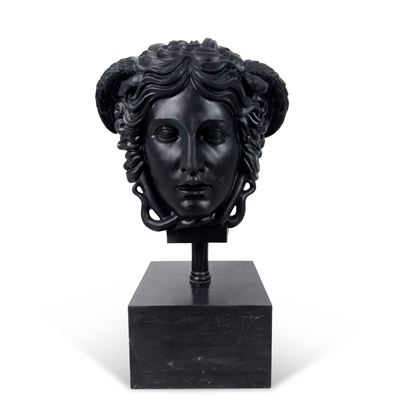 Medusa Rondanini, Grande testa in bronzo patinato su base cubica in marmo
