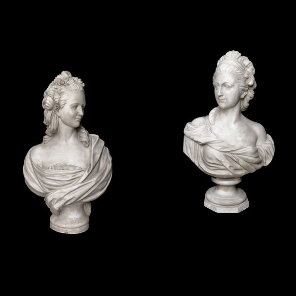 Coppia di busti muliebri in marmo bianco