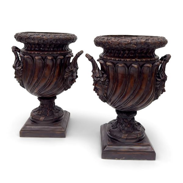 Coppia vasi biansati in bronzo