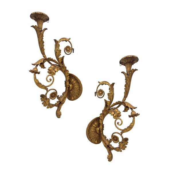 Coppia di torcieri da parete in legno dorato, XIX secolo