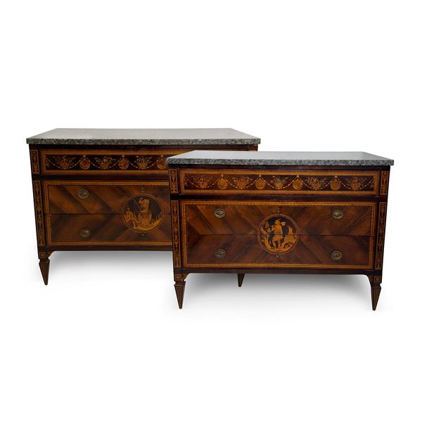 Coppia di cassettoni lastronati in noce, Lombardia, XVIII / XIX secolo