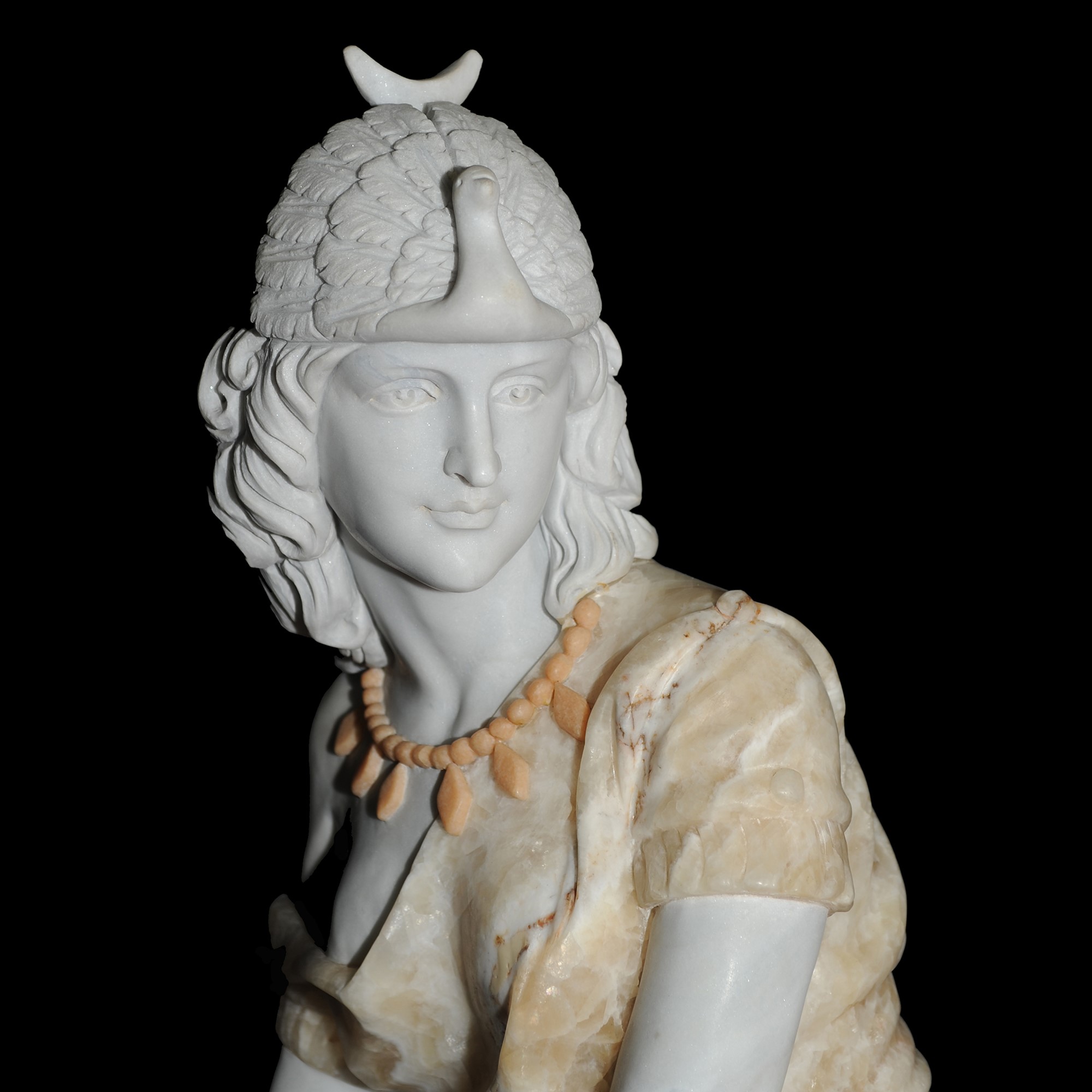 Scultore anonimo, Donna orientale seduta in marmo bianco, marmo giallo e onice
