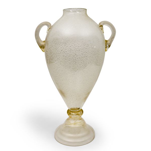 Grande vaso biansato in vetro pulegoso parzialmente a inclusioni dorate, Murano