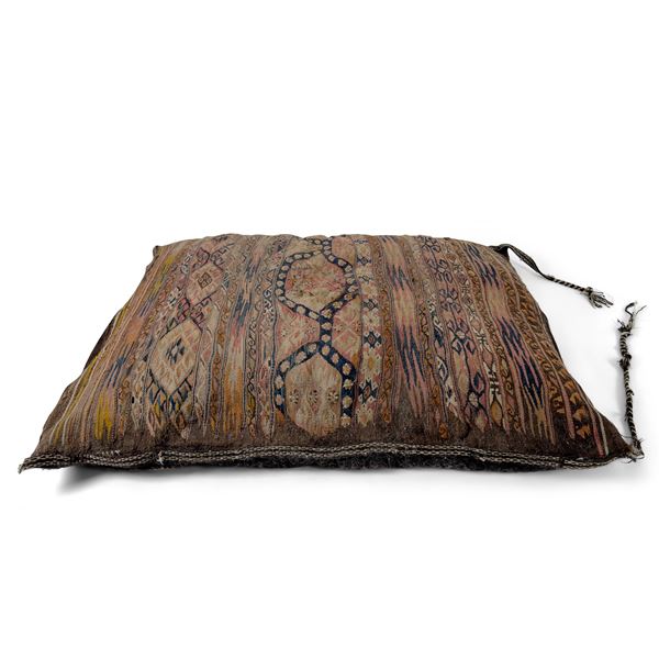 Grande cuscino rivestito in tessuto Kilim