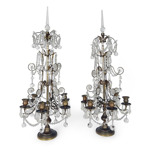 Coppia di girandoles a sei luci in bronzo patinato