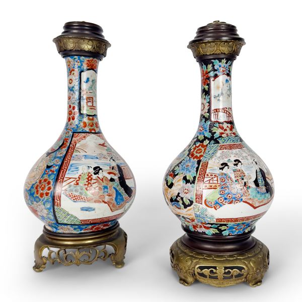 Due vasi a bulbo in porcellana policroma, Arte orientale
