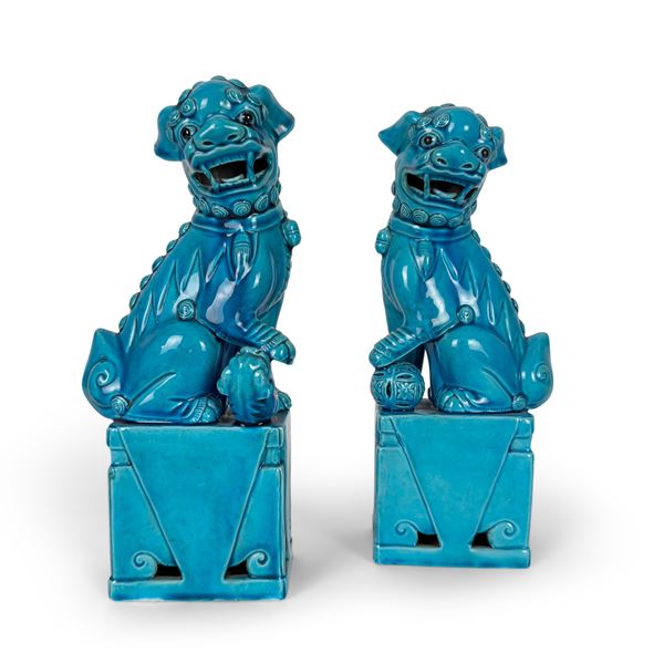 Coppia di cani di Pho in ceramica azzurra, Arte Orientale