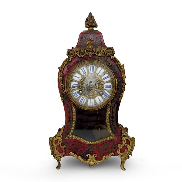 Pendola a lira in legno decorato alla maniera di Boulle