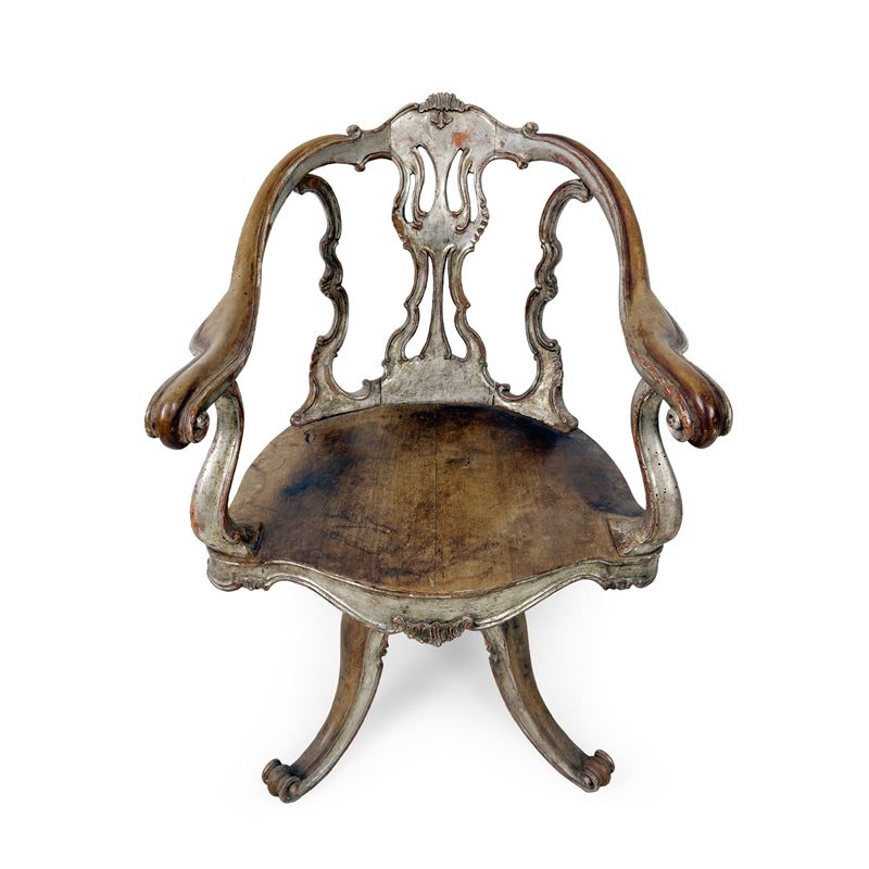 Poltroncina girevole in legno parzialmente argentato