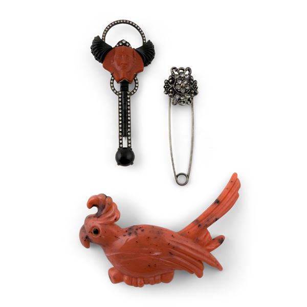 Tre spille di forma e materiali diversi