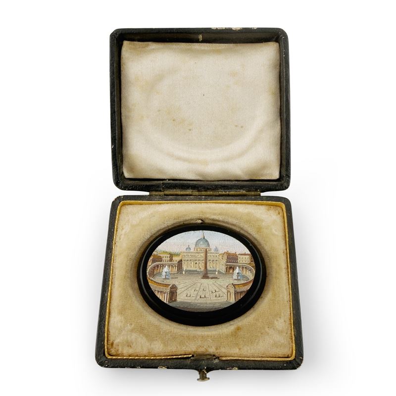 Placca ovale in micromosaico raffigurante Piazza San Pietro, XIX secolo