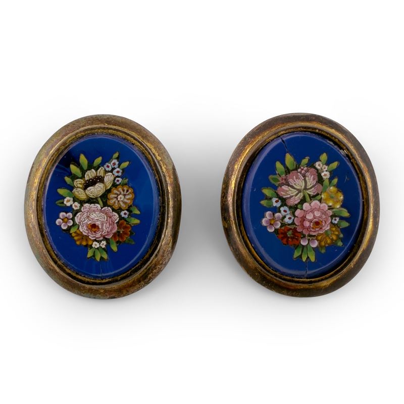 Paio di orecchini con micromosaici ovali a fondo azzurro, fine del XIX secolo