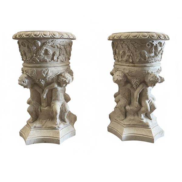 Coppia di grandi vasi in marmo bianco