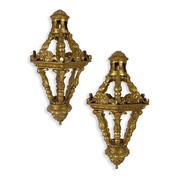 Coppia di lanterne in legno dorato, XIX secolo