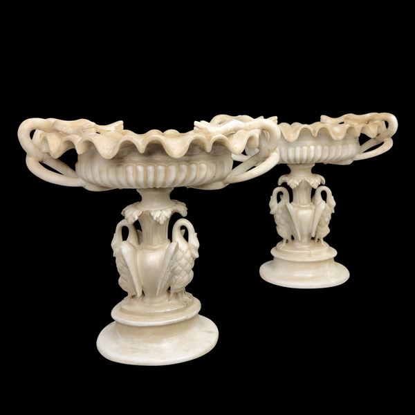 Coppia di alzate in marmo bianco