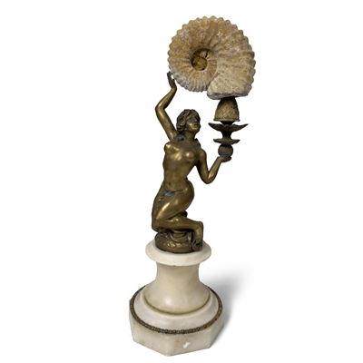 Ninfa che Sorregge un Fossile, Scultura in Bronzo Dorato