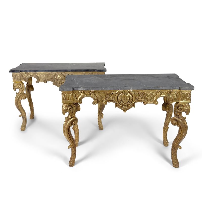 Coppia di consoles in legno dorato in stile Reggenza