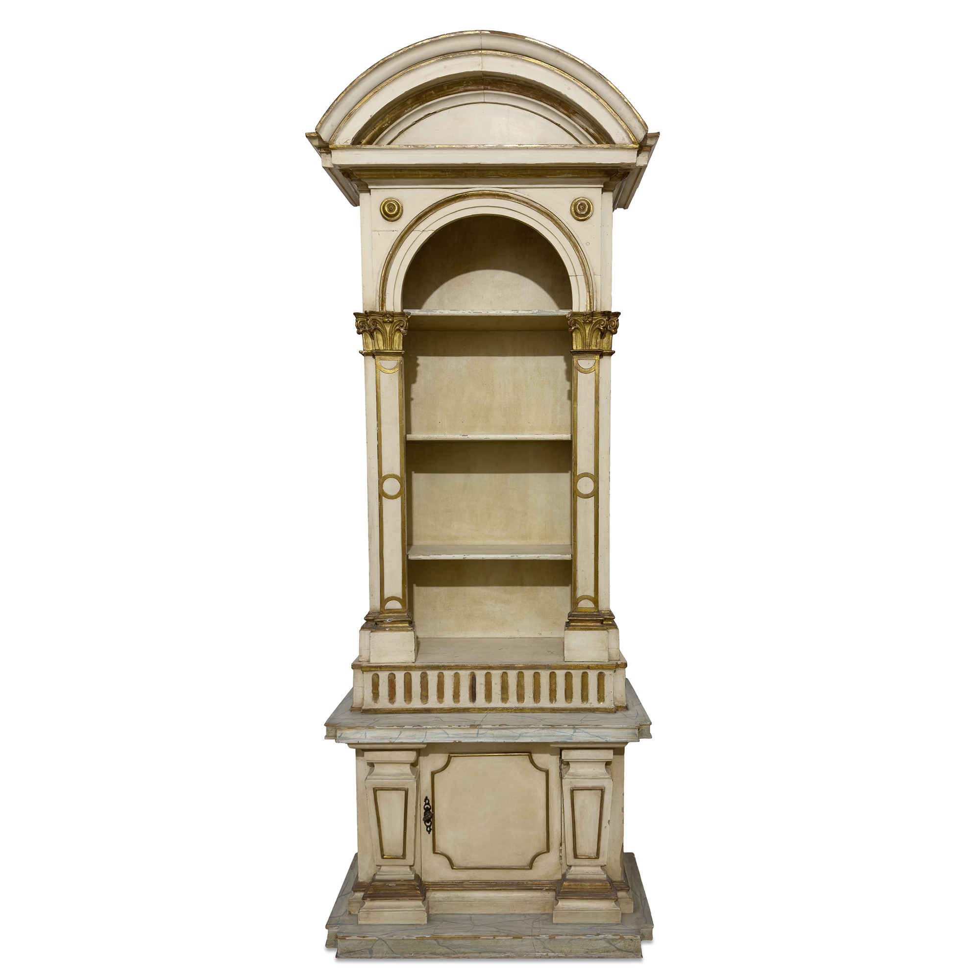 Coppia di antiche librerie a edicola in legno laccato avorio e dorato