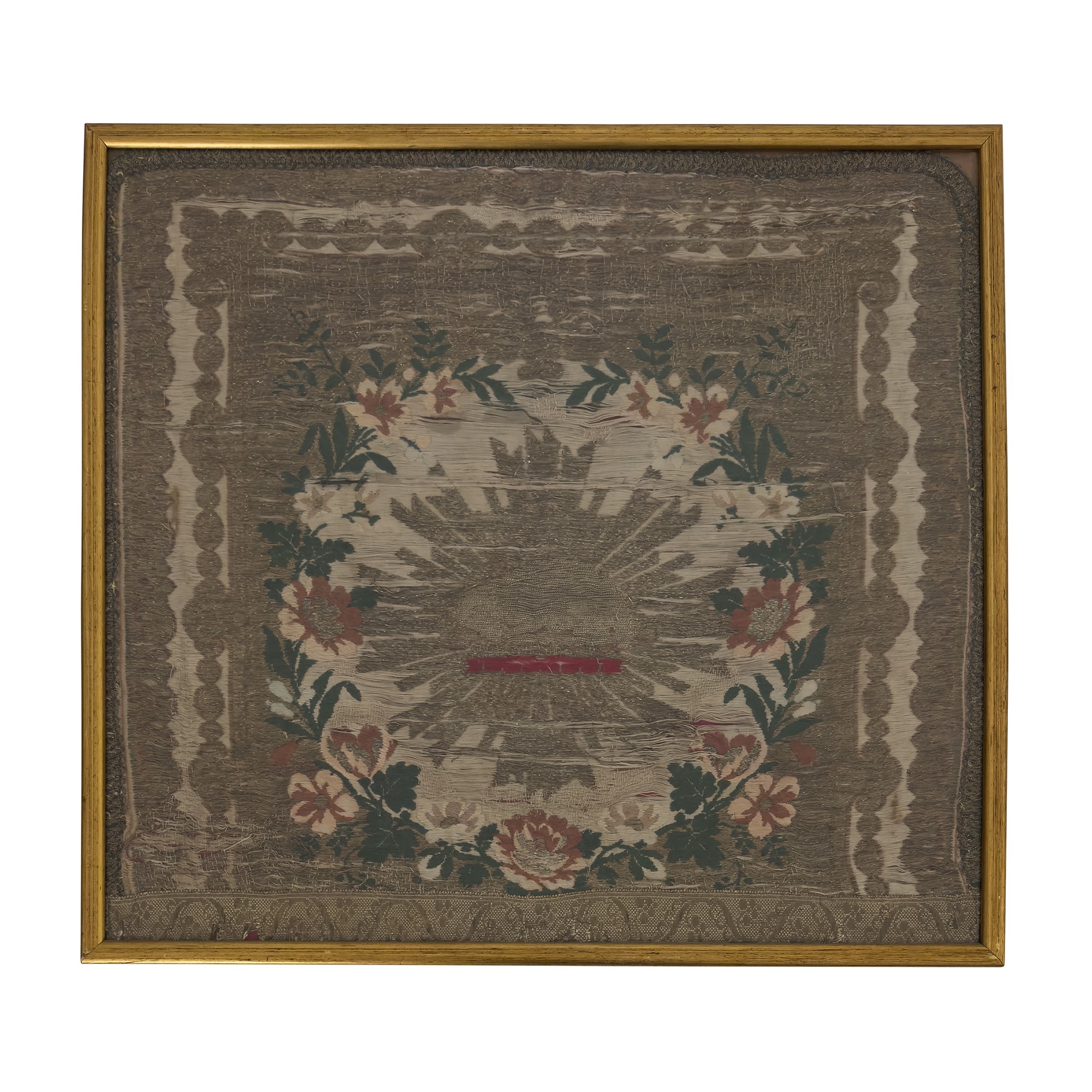 Due fazzoletti e un piccolo drappo, epoche diverse