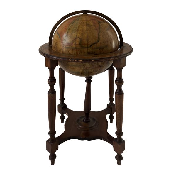 Globo terrestre in legno rivestito in carta policroma