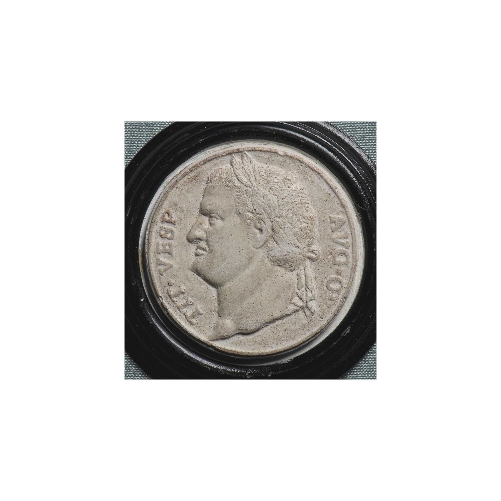 Quattro calchi in gesso di forma circolare, XIX secolo