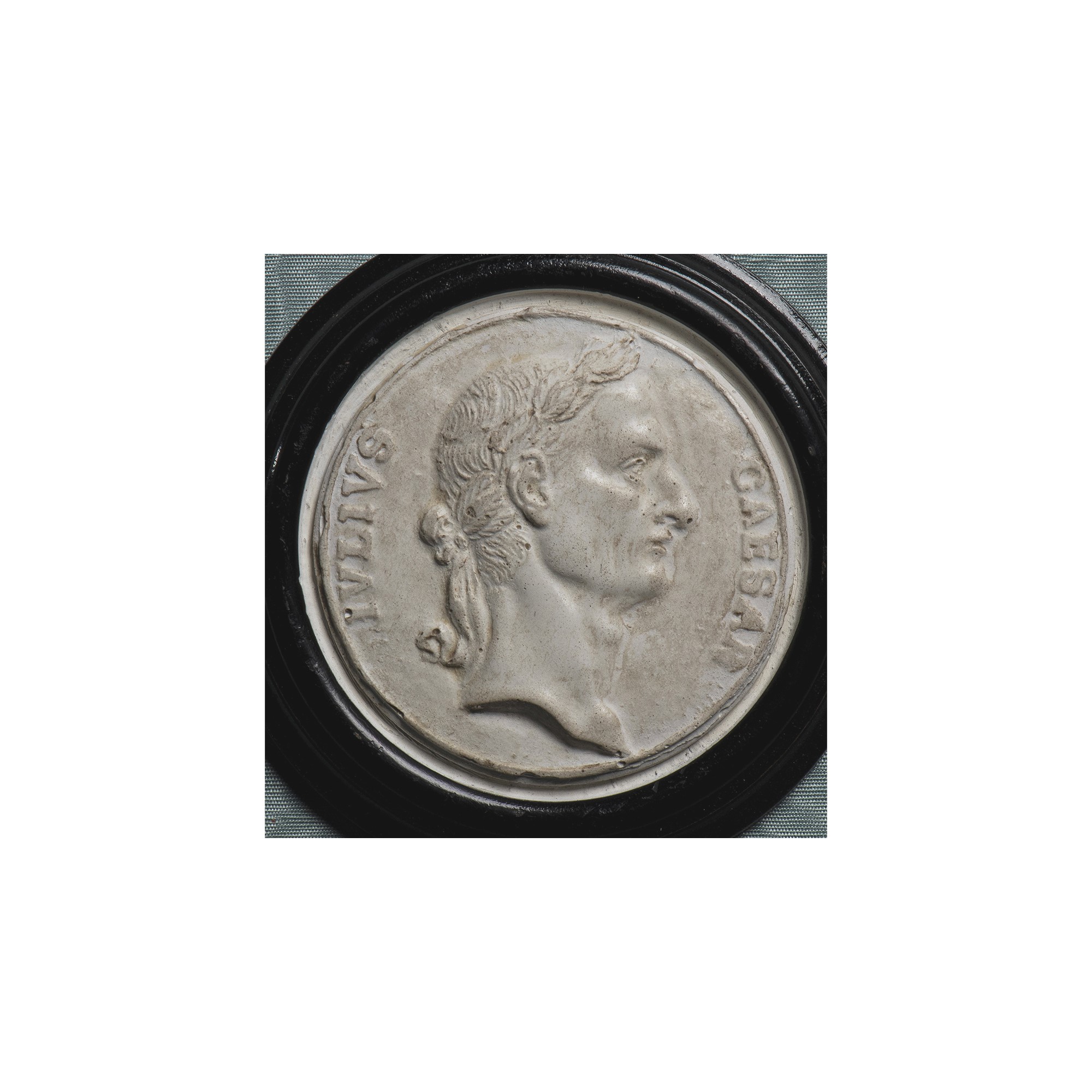 Quattro calchi in gesso di forma circolare, XIX secolo