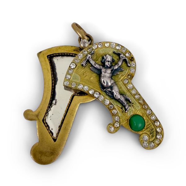 Ciondolo in metallo dorato, inizi del XX secolo