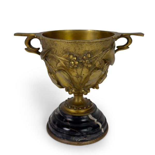 Coppa in bronzo dorato