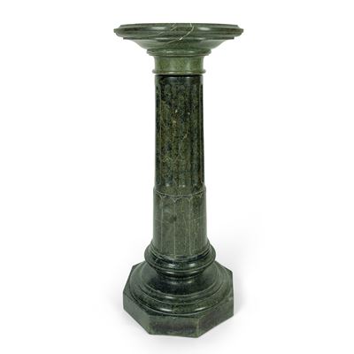 Colonnina in marmo verde, fusto scanalato con piede ottagonale