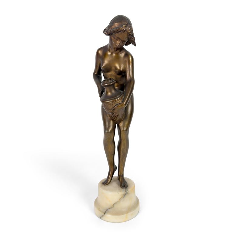 Portatrice d'acqua, bronzo patinato, inizi del XX secolo