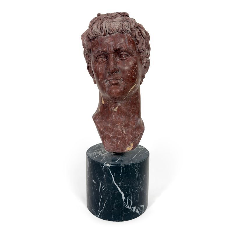Testa virile in marmo rosso Levanto, base in marmo nero
