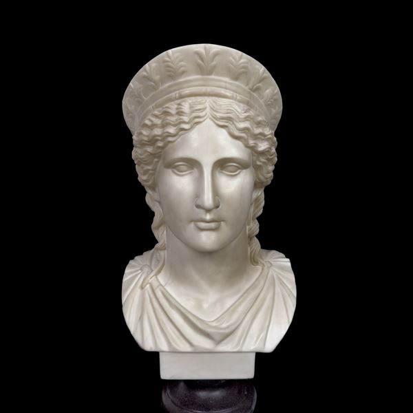 Testa di Diana in marmo bianco