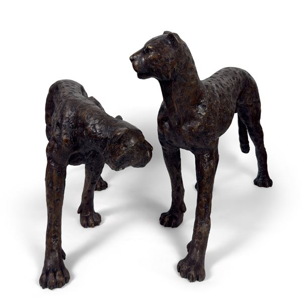 Coppia di ghepardi in bronzo patinato