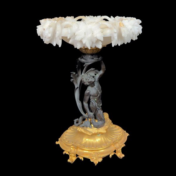 Cetrotavola in alabastro e metallo dorato e patinato