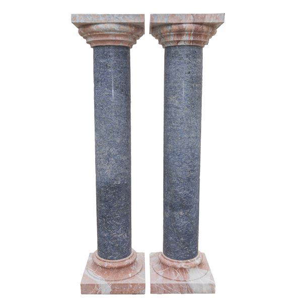Coppia di colonne in marmo azzurro e rosso
