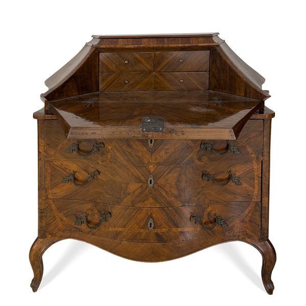 Ribalta a urna lastronata in noce, Veneto, XVIII secolo