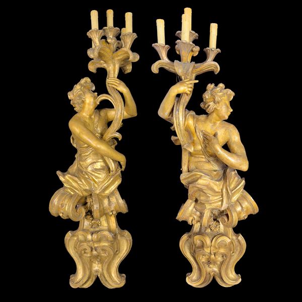 Coppia di importanti flambeaux da muro in legno dorato, Roma, seconda metà del XVII secolo