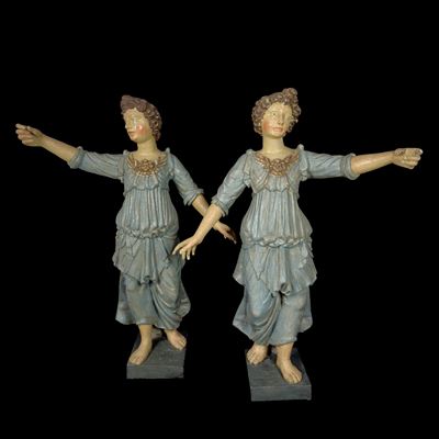 Scultore del XVIII secolo, Coppia di sculture in legno laccato raffiguranti un angelo