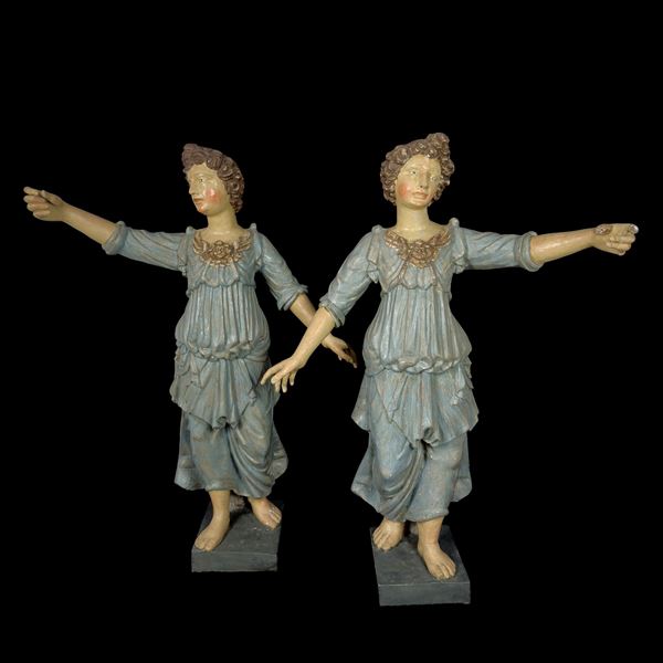 Coppia di sculture in legno laccato, XVIII secolo