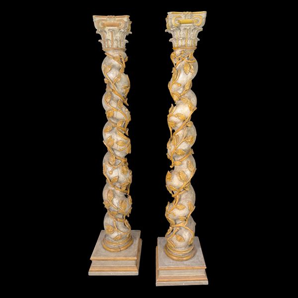 Coppia di colonne tortili in legno laccato, XVIII secolo