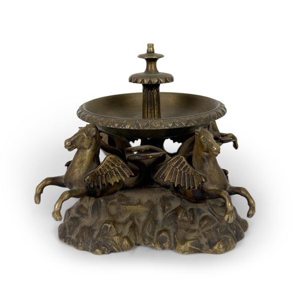 Modellino di fontana in bronzo patinato