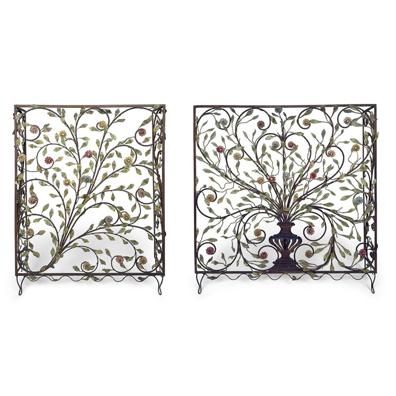 Due copritermosifone in ferro battuto e dipinto