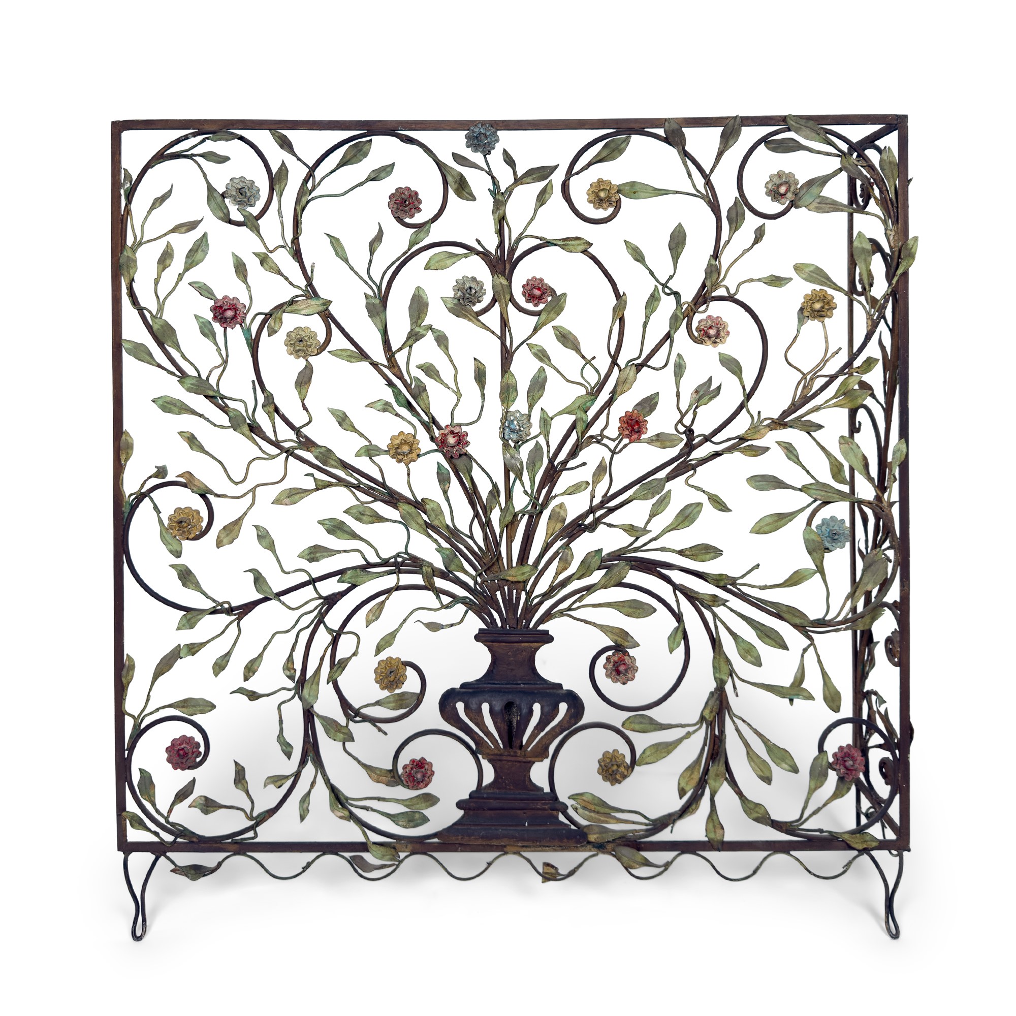 Due copritermosifone in ferro battuto e dipinto