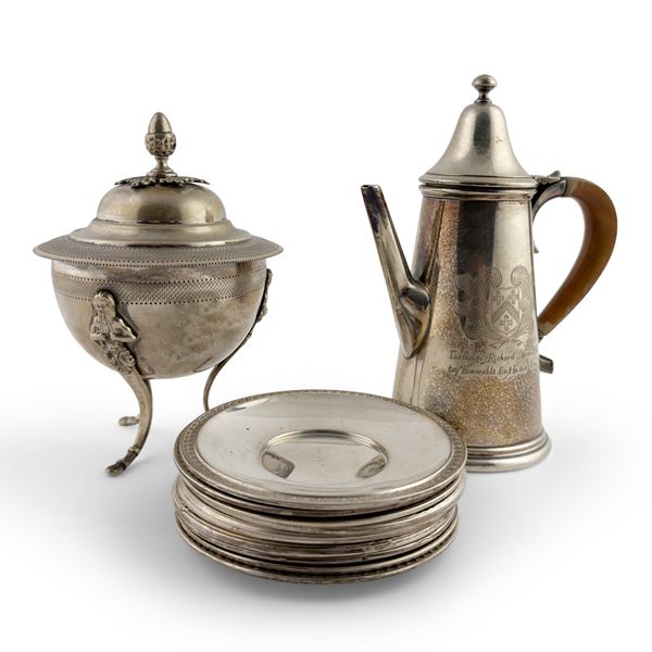 Zuccheriera, caffettiera égoïste e 11 sottobicchieri diversi, in argento