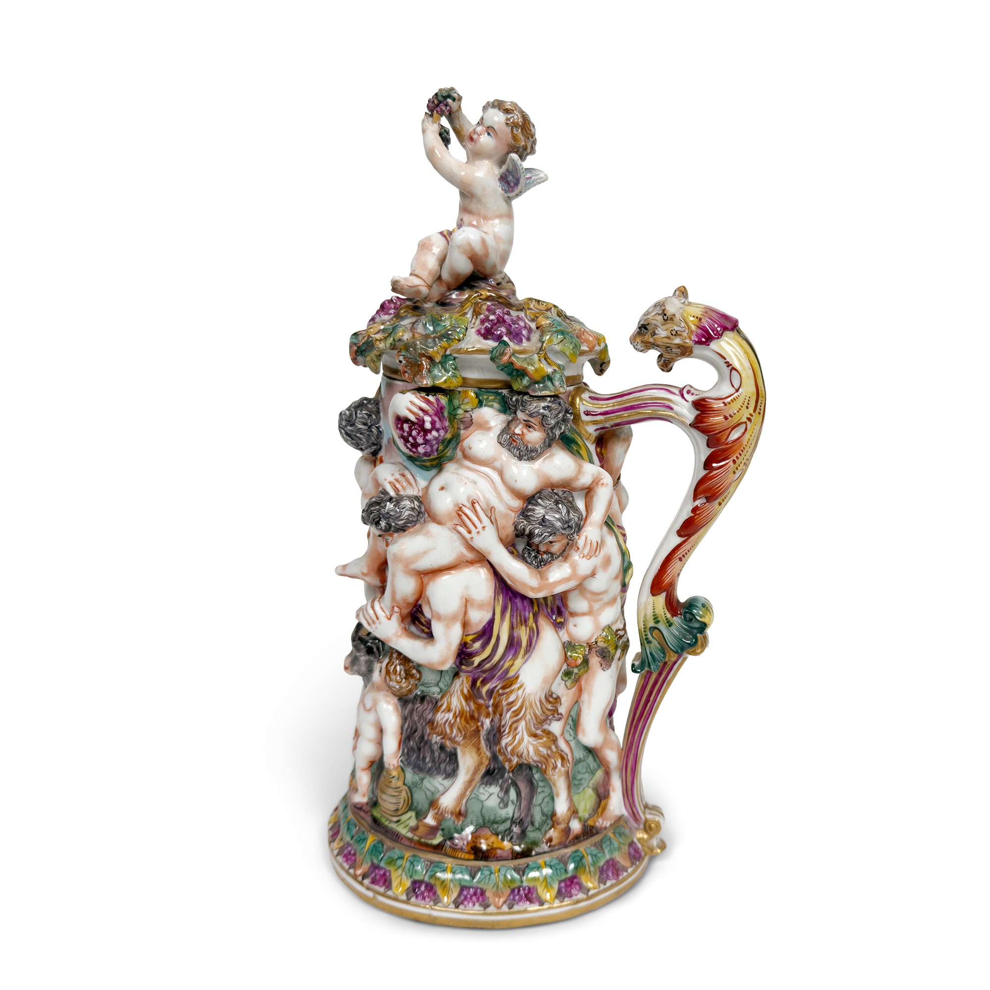 Vaso con coperchio in forma di un tankard in porcellana bianca, dorata e policroma