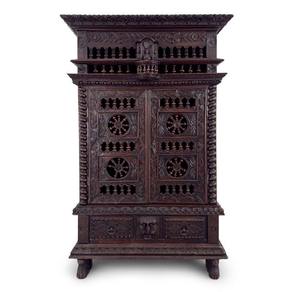 Antico armadio di noce, Portogallo